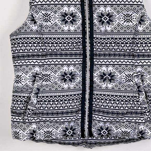 Land’s End | Down Puffer Fair Isle Snowflake Vest Black & White | M (10 - 12). - Picture 3 of 8